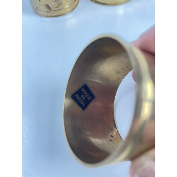 Vintage MCM Hammered Brass Round Napkin Rings 1 inch tall Set of 4 - Picture 3 of 3